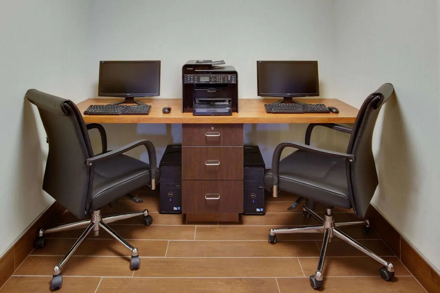 La Quinta Inn & Suites by Wyndham Springfield MA SPORTS_AND_LEISURE