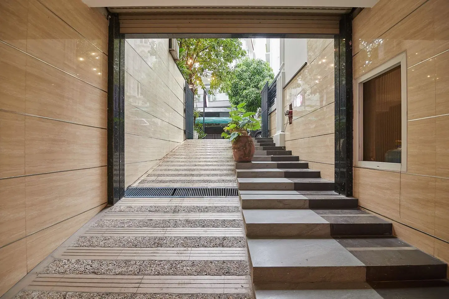 Bin Bin Hotel 2 - Near Him Lam D7 HEALTH_BEAUTY