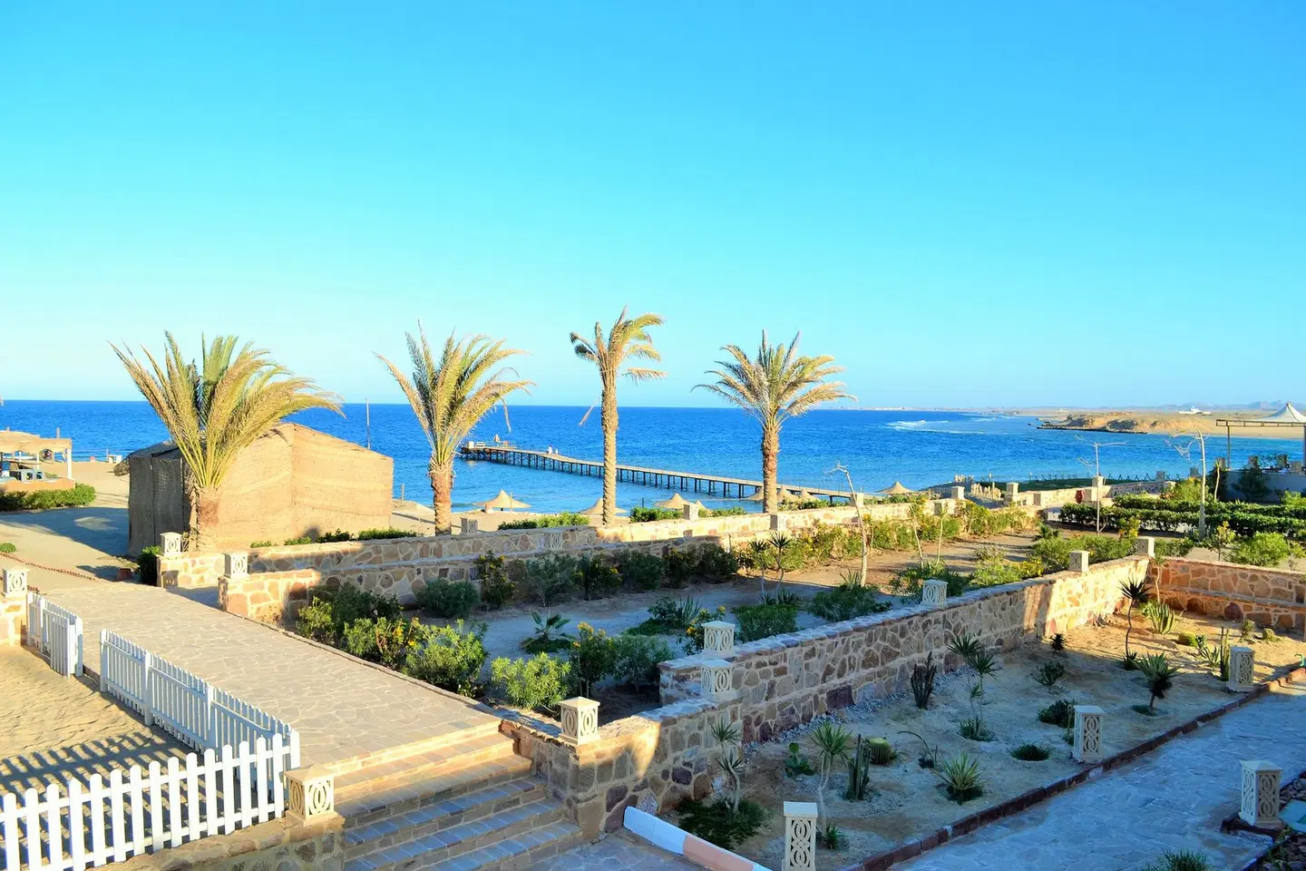 Rohanou Beach Resort & Ecolodge EXTERIOR