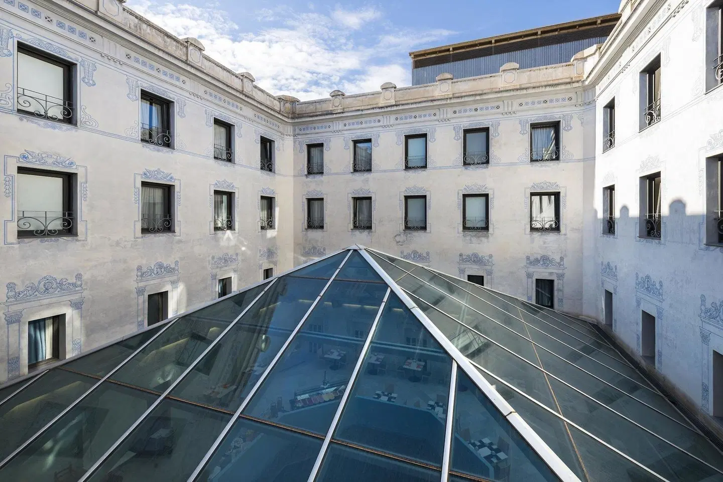 Oriente Atiram OUTDOOR_POOL