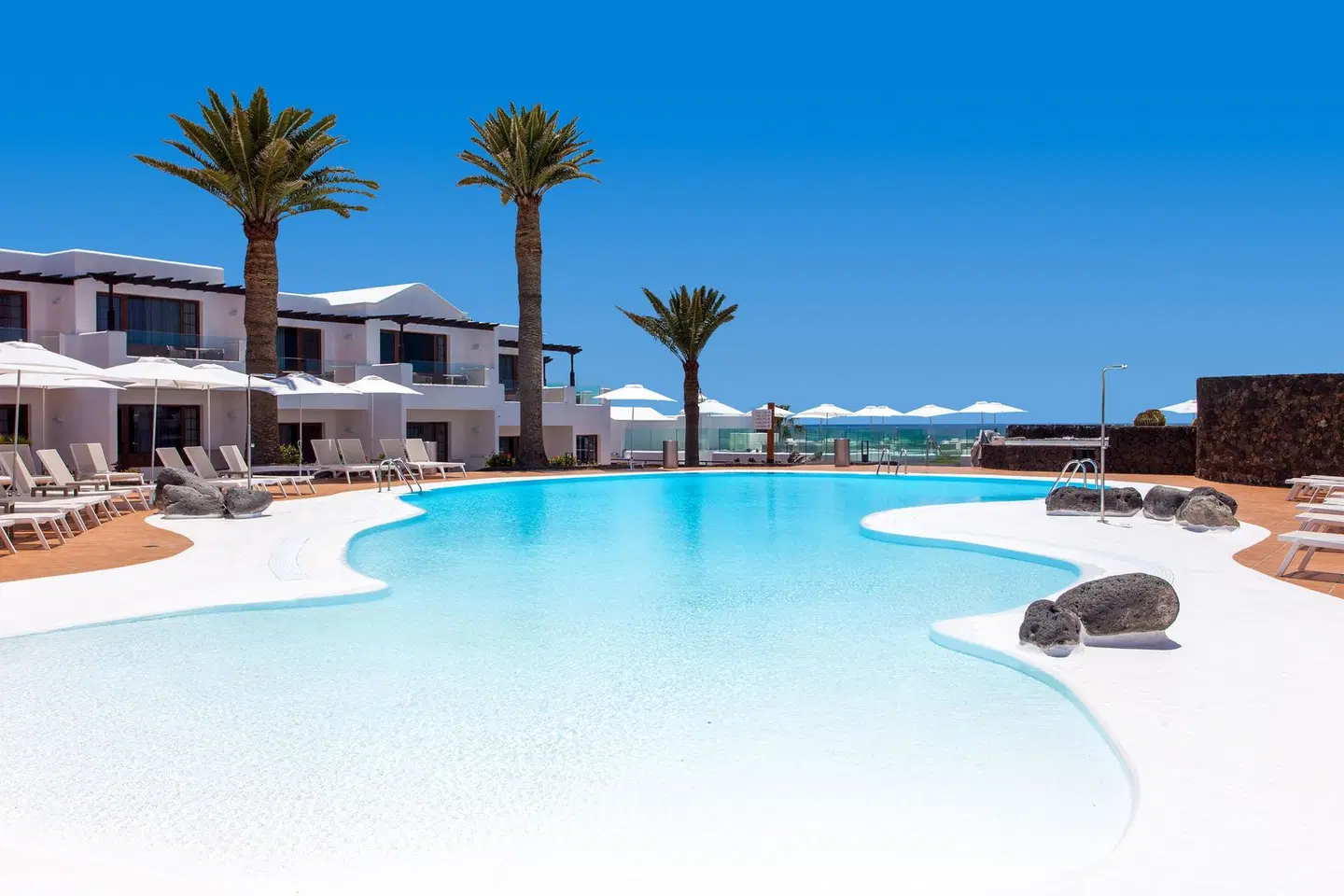 R2 Bahía Kontiki Beach Aparthotel OUTDOOR_POOL