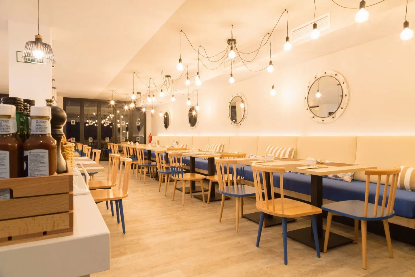 R2 Bahia Kontiki Bar