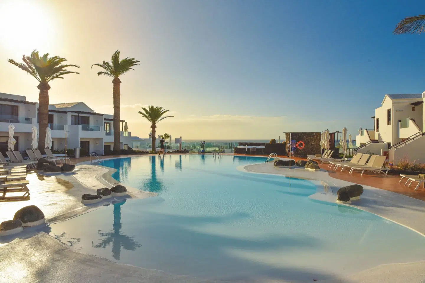 R2 Bahia Kontiki OUTDOOR_POOL