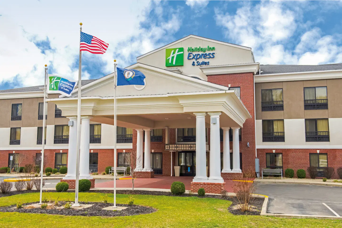 Holiday Inn Express Hotel & Suites Ashland EXTERIOR