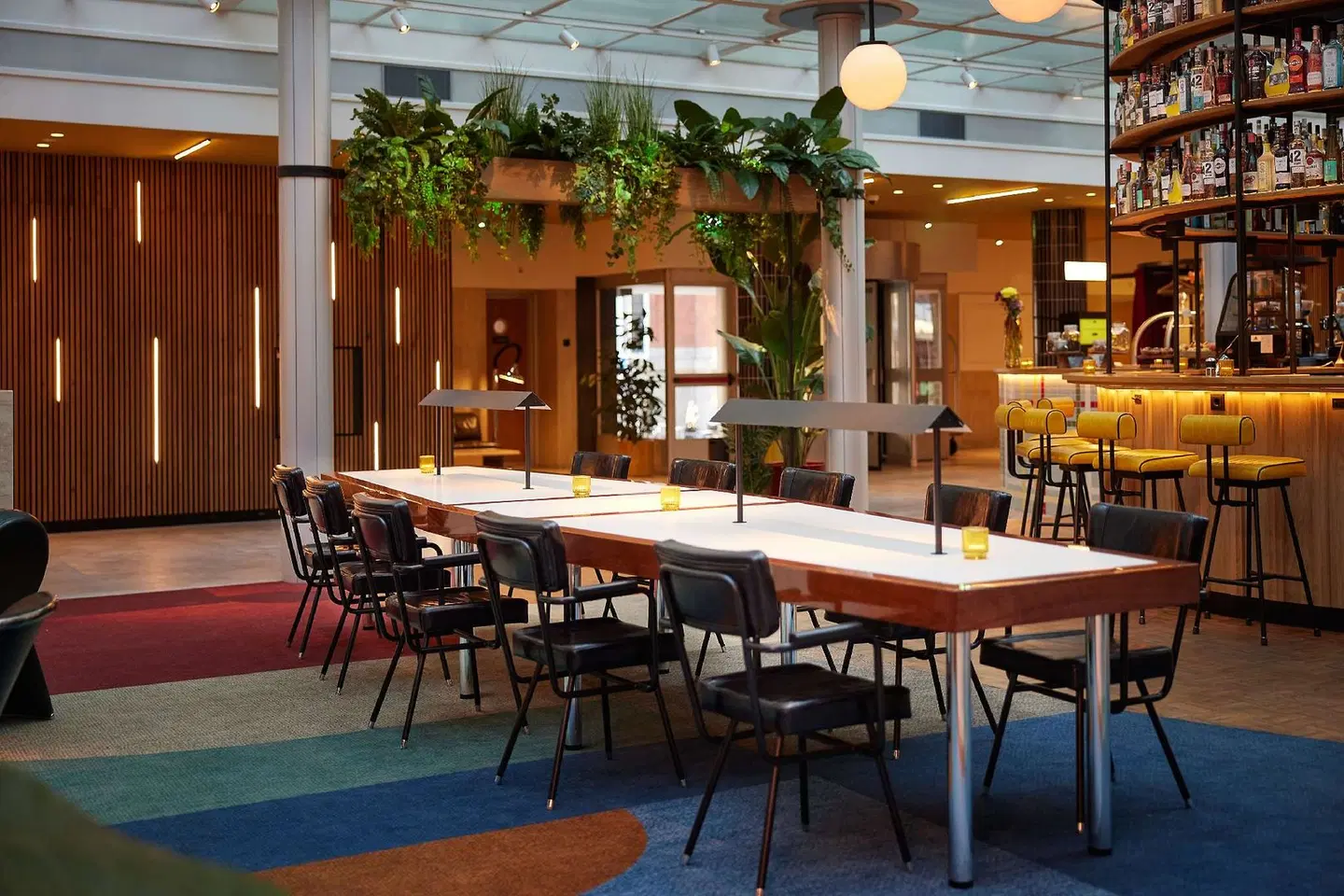 Motto By Hilton Rotterdam Blaak Bar