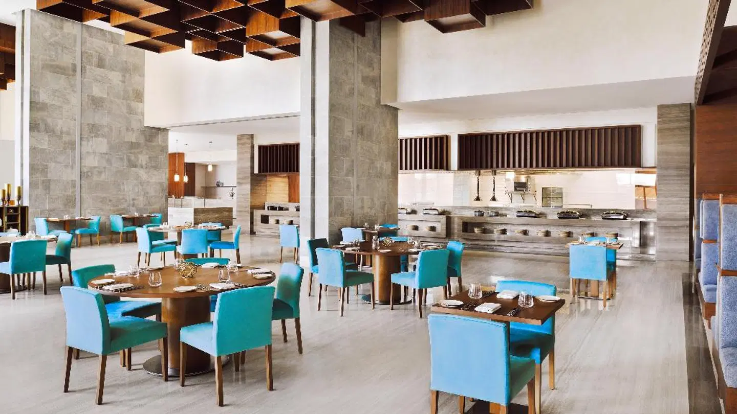 Holiday Inn Dubai Al-Maktoum Airport Restaurant