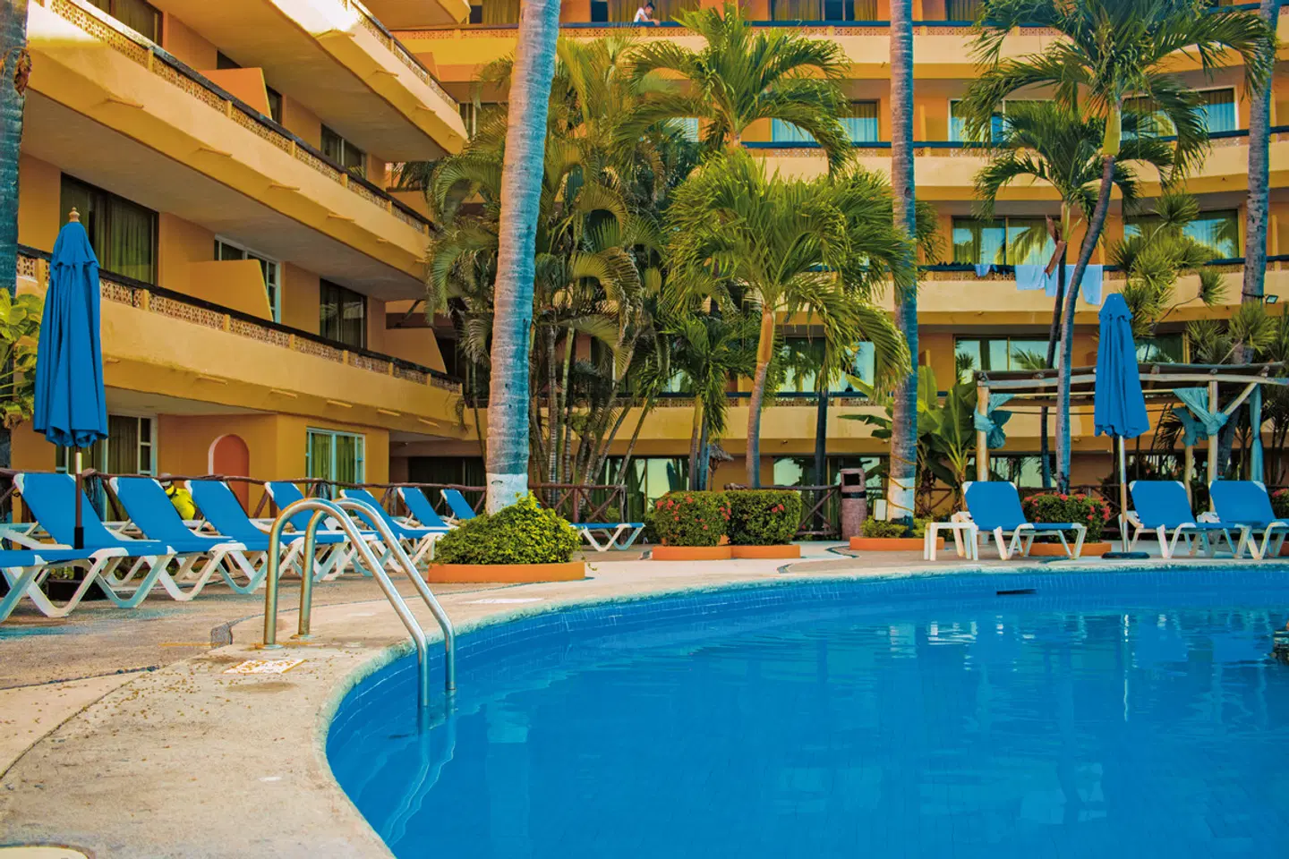 Las Palmas by the Sea OUTDOOR_POOL