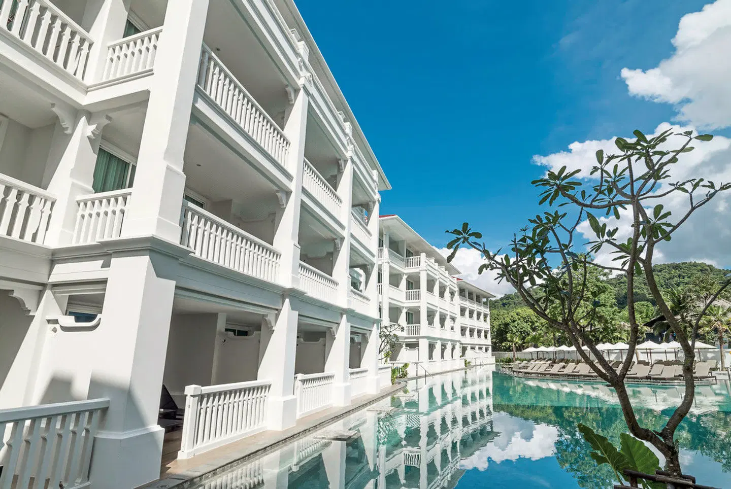 Centara Ao Nang Beach Resort & Spa EXTERIOR
