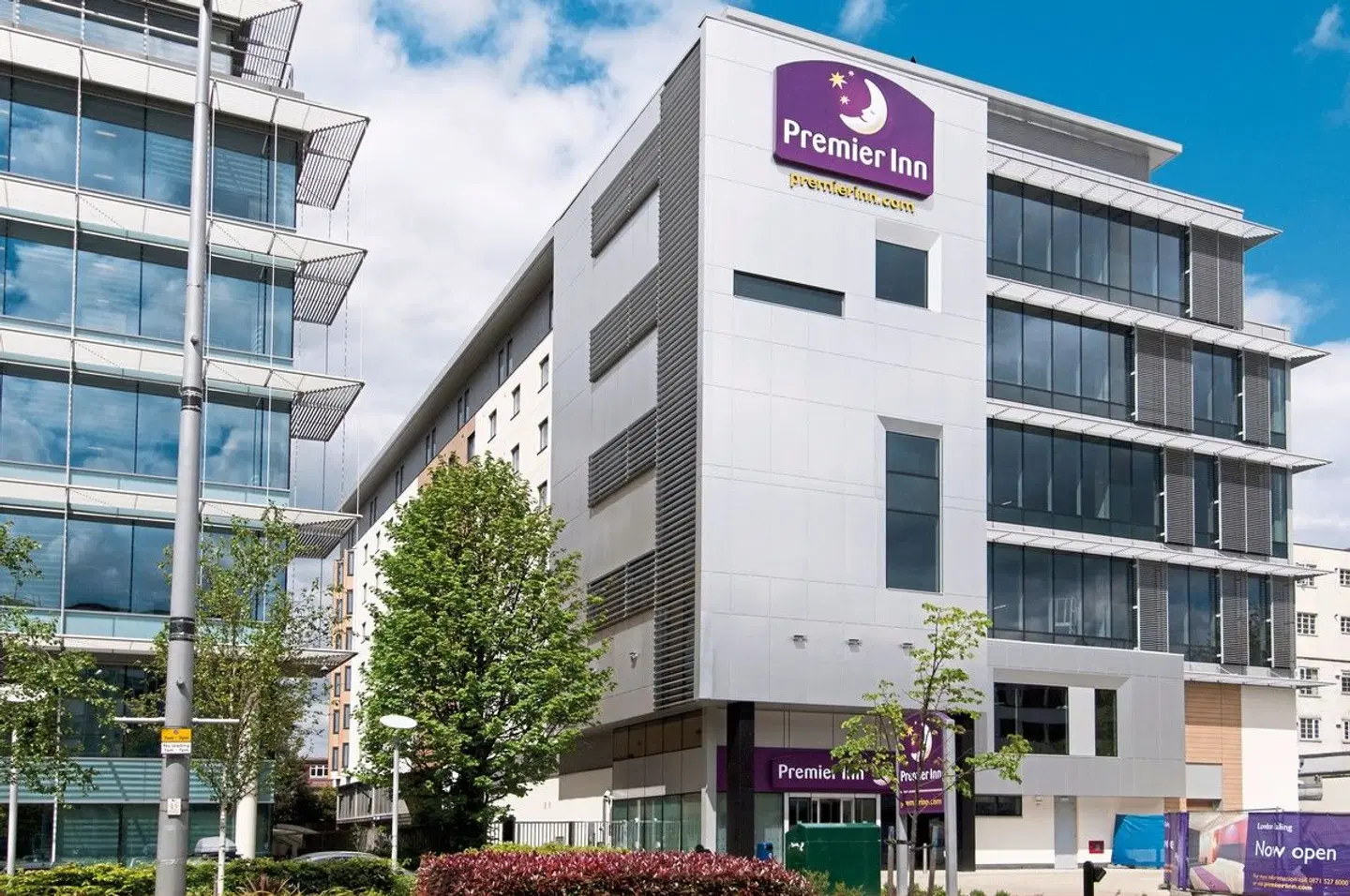 Premier Inn London Ealing EXTERIOR