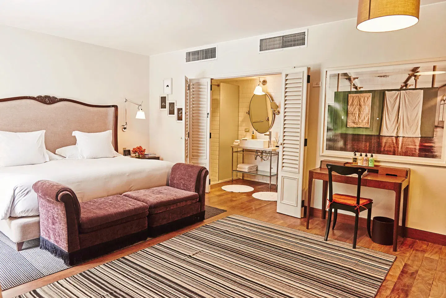 Hotel B ROOM_EXAMPLE