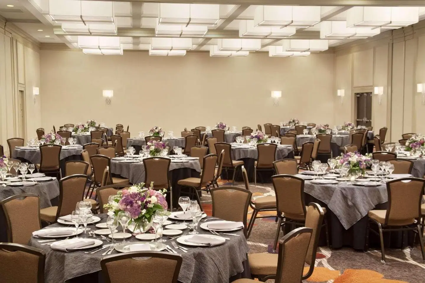 Hilton New York JFK Airport Hotel Restaurant