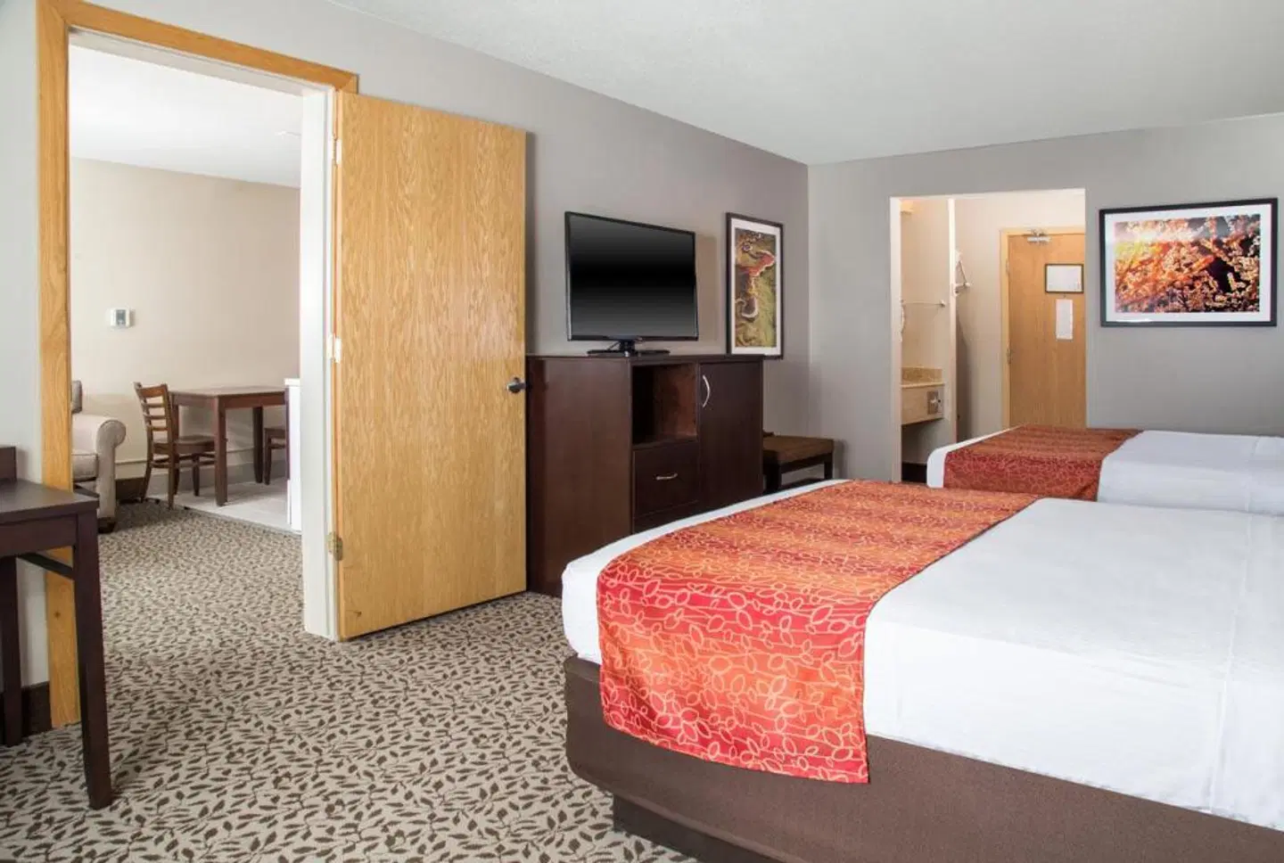 Gray Wolf Inn & Suites ROOM_EXAMPLE