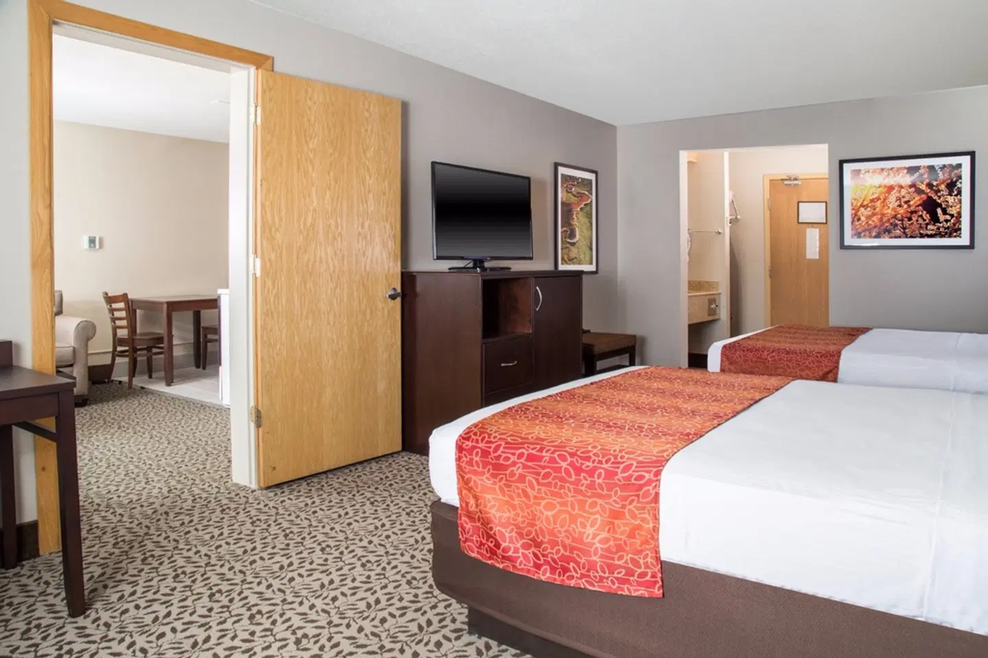 Gray Wolf Inn & Suites ROOM_EXAMPLE