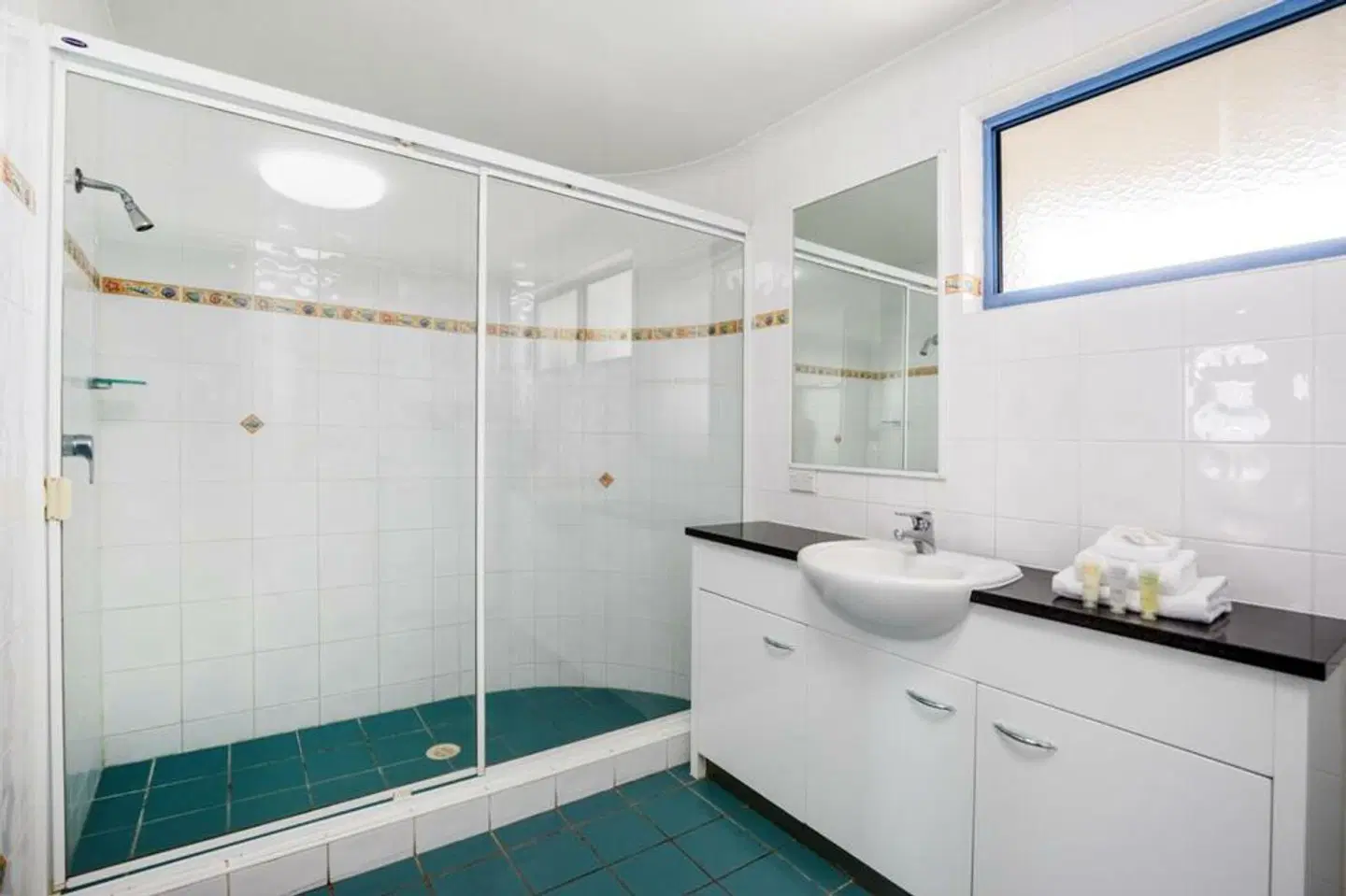 Alexandra on the Pacific Badezimmer