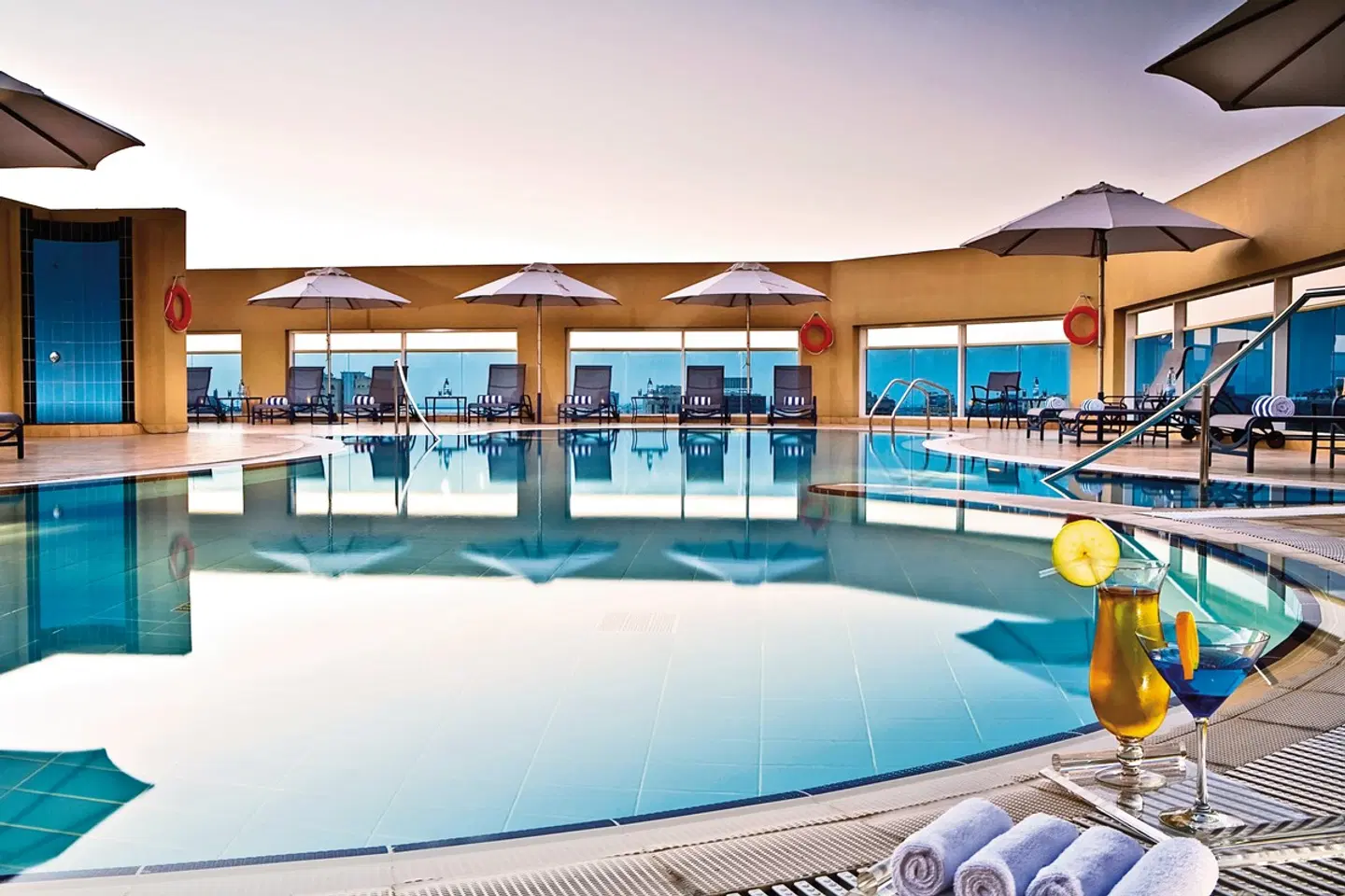 Four Points by Sheraton Bur Dubai OUTDOOR_POOL