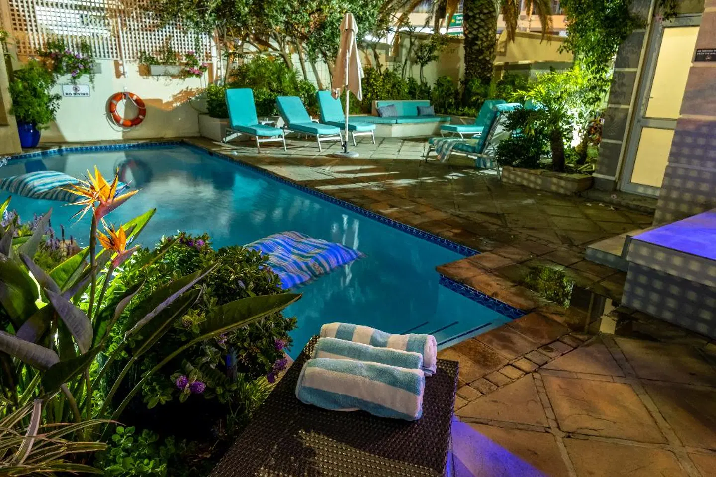 Three Cities Bantry Bay Suite Hotel OUTDOOR_POOL