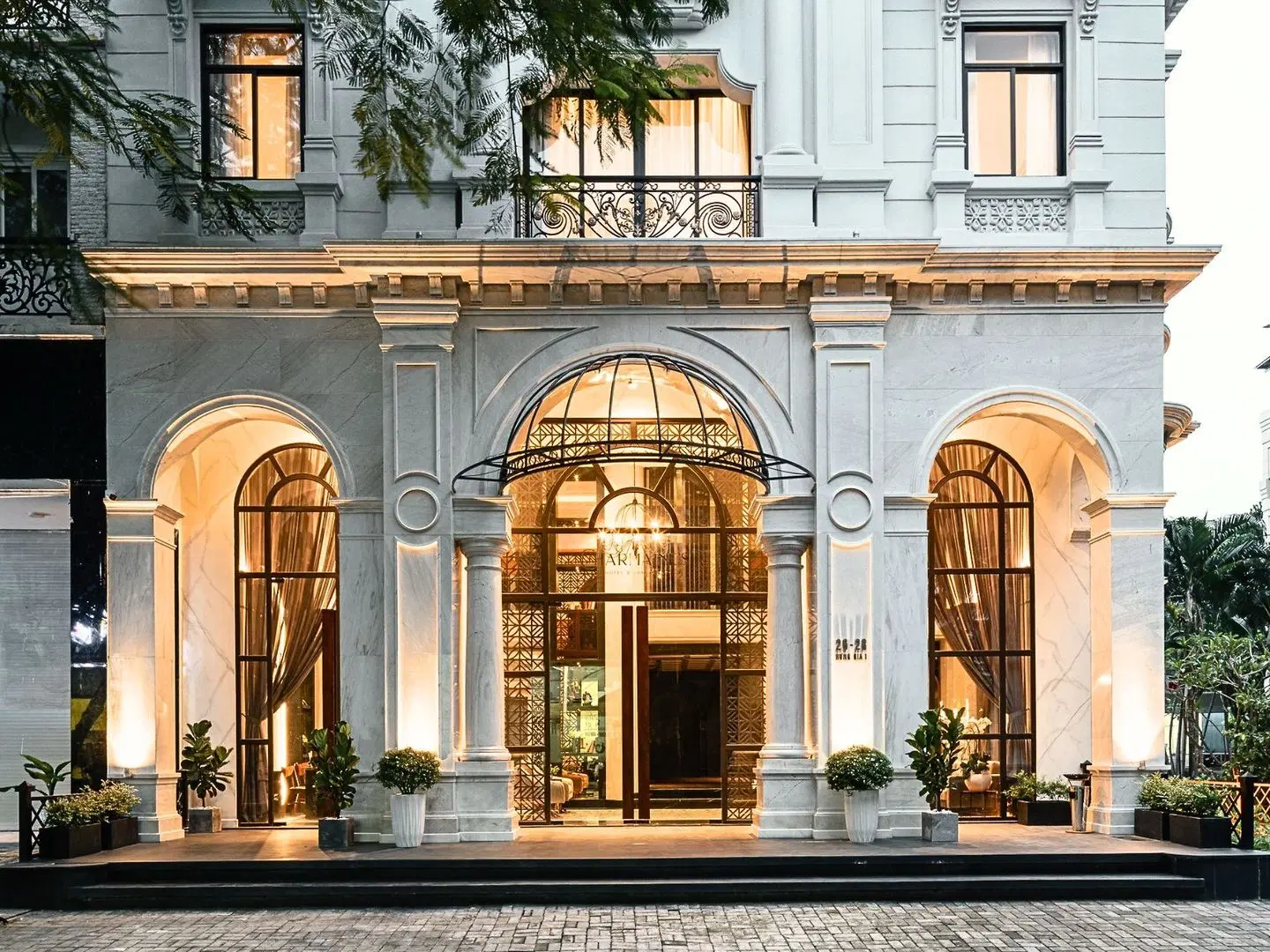 Charmaine's Hotel & Apartment EXTERIOR