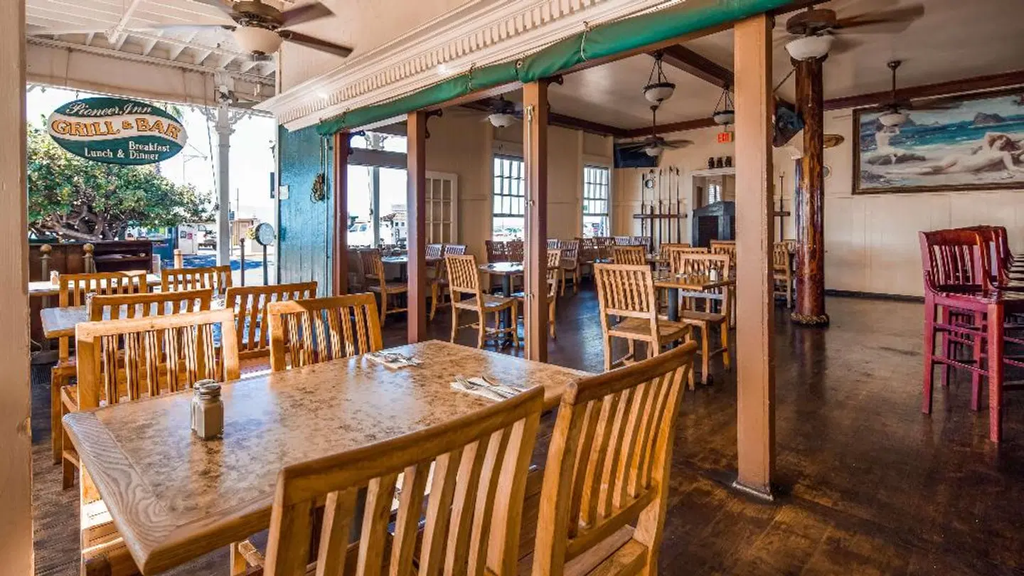 Best Western Pioneer Inn Bar