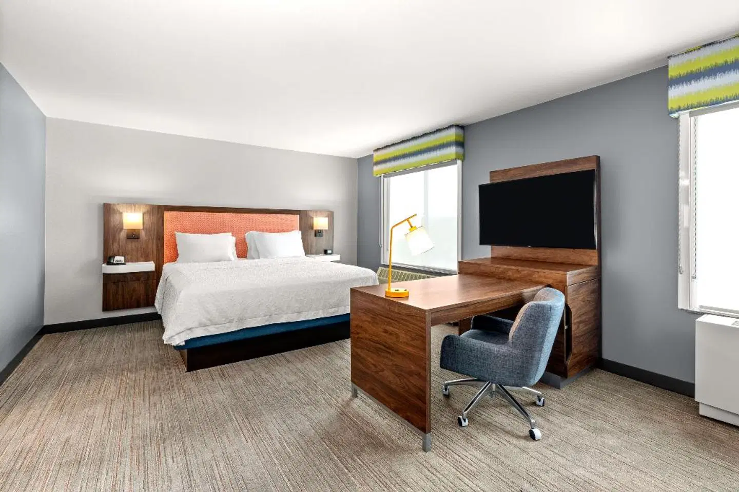 Hampton Inn & Suites Fairbanks ROOM_EXAMPLE