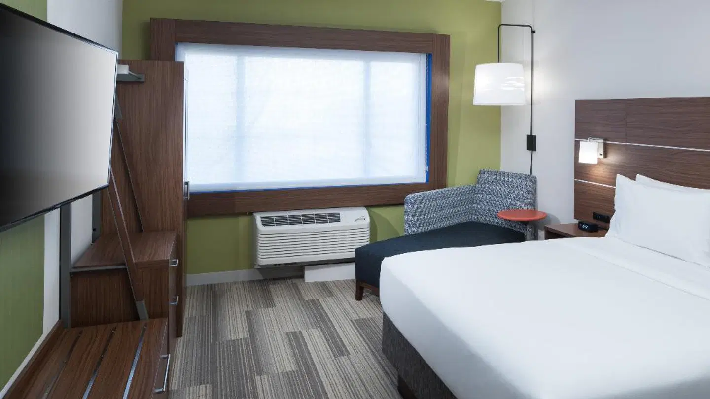 Holiday Inn Express & Suites Orlando At Seaworld ROOM_EXAMPLE