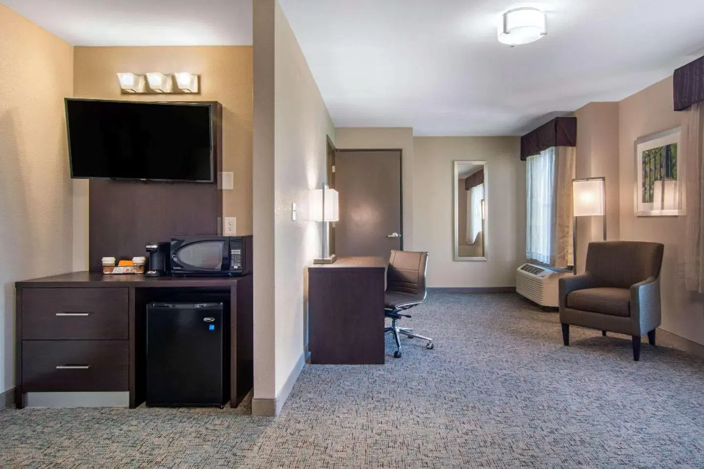 Clarion Inn & Suites Atlanta Downtown ROOM_EXAMPLE