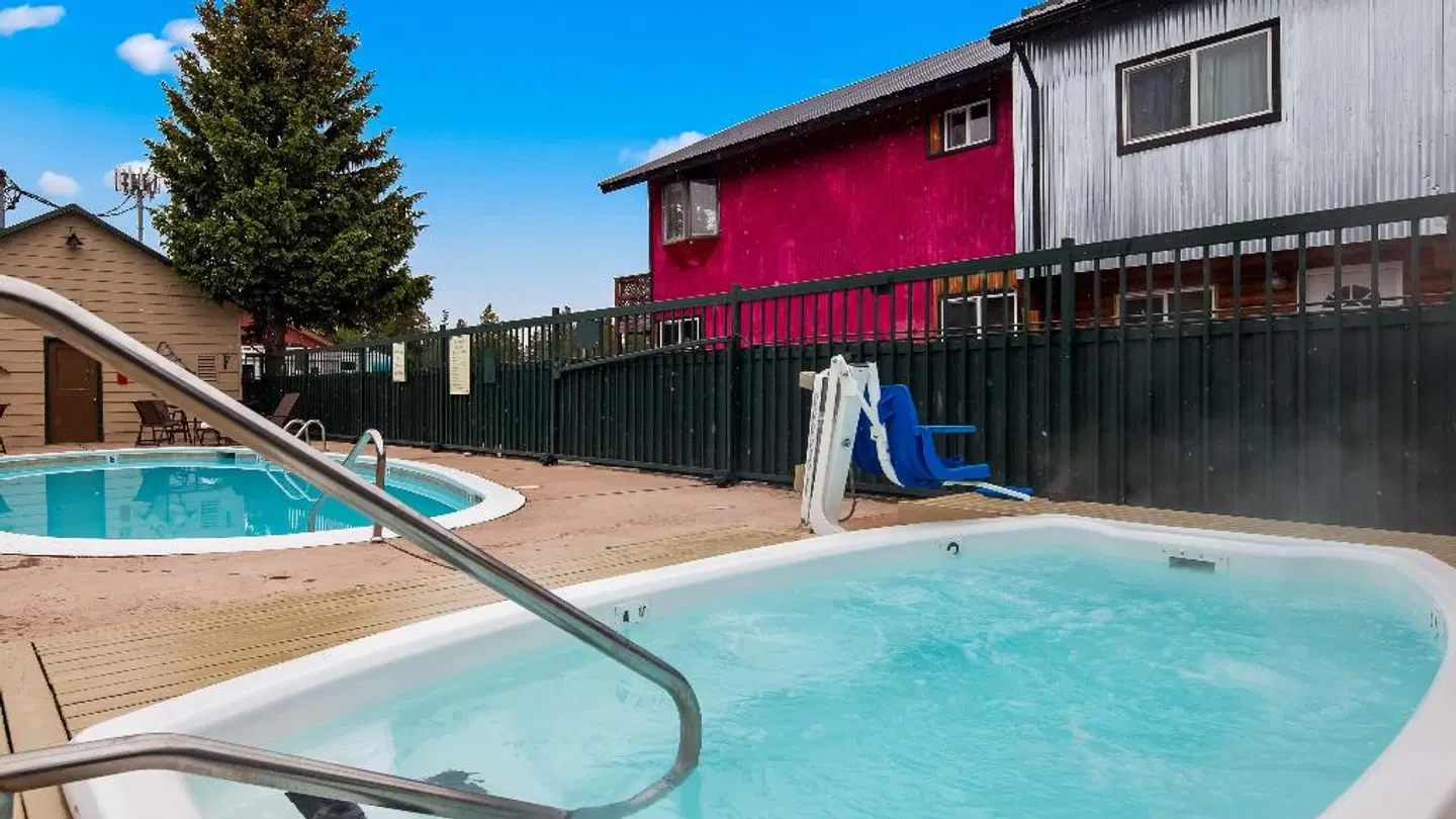 Best Western Weston Inn OUTDOOR_POOL