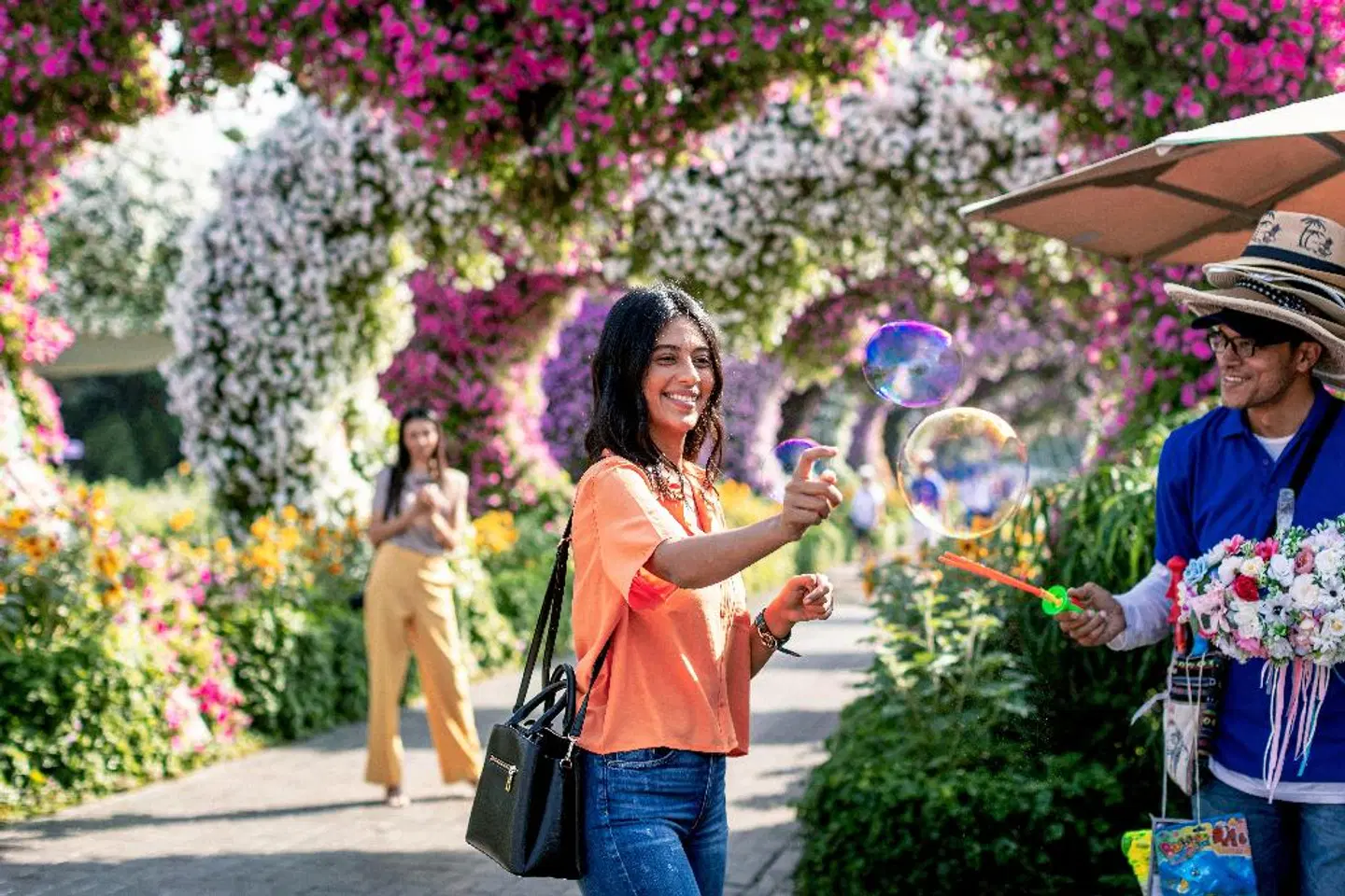 Holiday Inn Hotel & Suites Dubai Science Park, an IHG Hotel PEOPLE