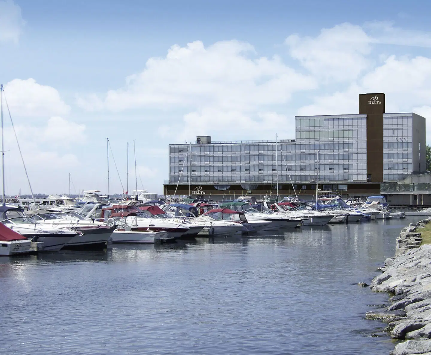 Delta Hotels by Marriott Kingston Waterfront EXTERIOR