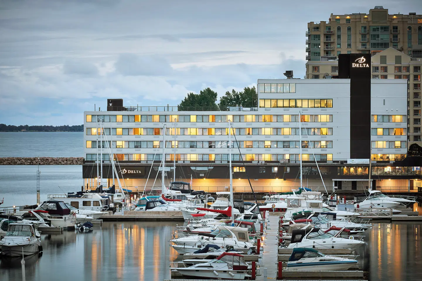 Delta Hotels by Marriott Kingston Waterfront EXTERIOR