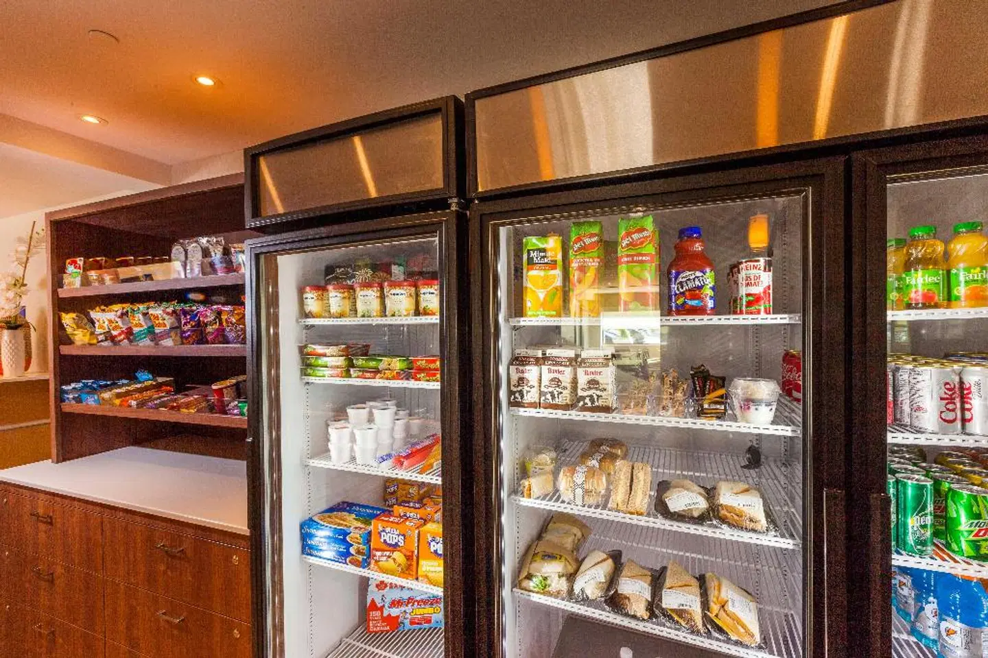 Holiday Inn Express & Suites Saint John Harbour Side Bar