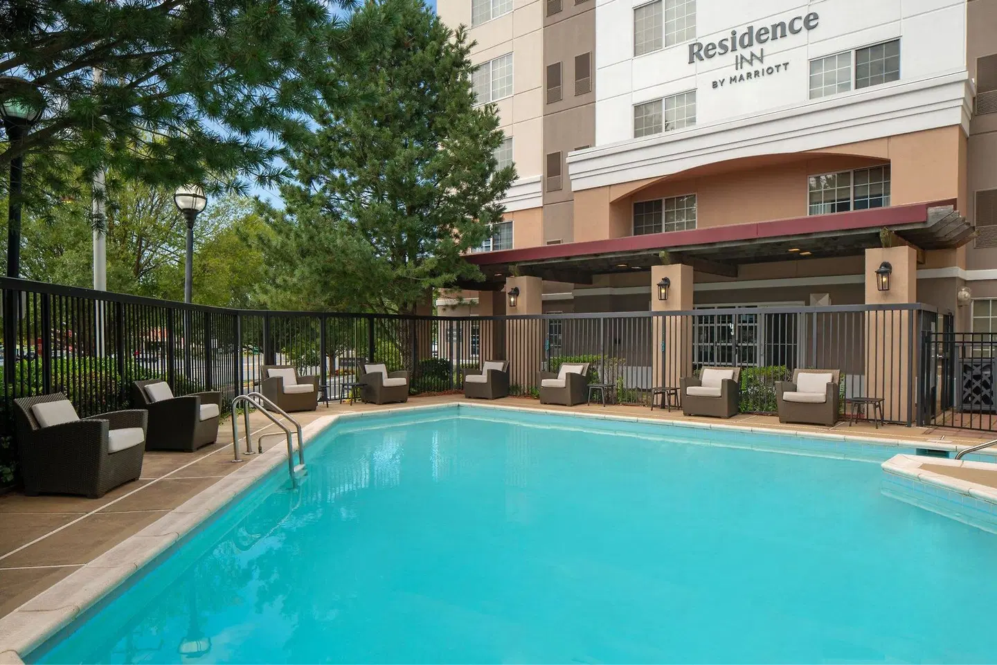Residence Inn by Marriott Tysons OUTDOOR_POOL