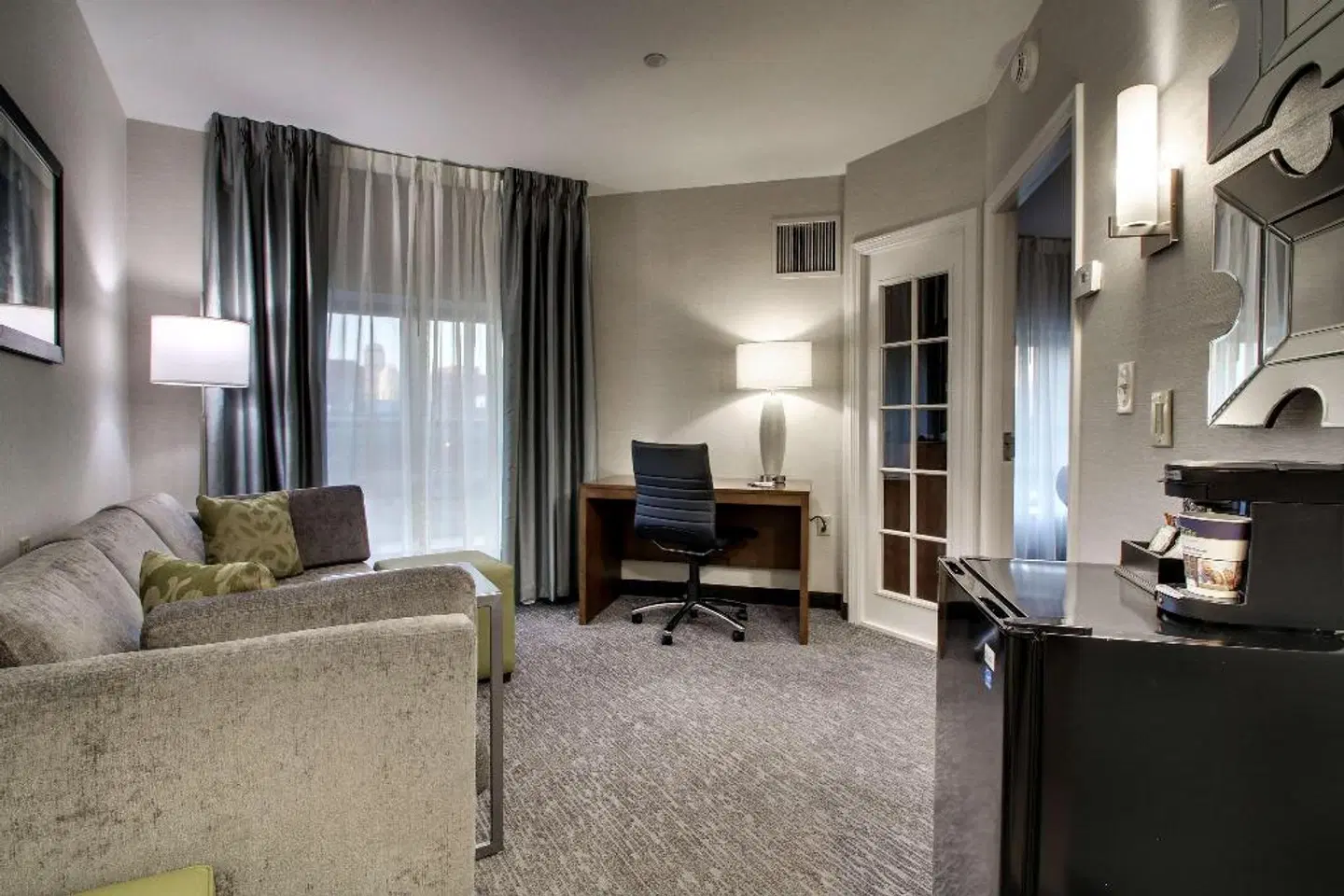 Best Western PLUS Roundhouse Suites Boston ROOM_EXAMPLE