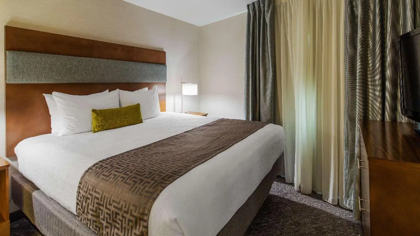 Best Western PLUS Roundhouse Suites Boston ROOM_EXAMPLE