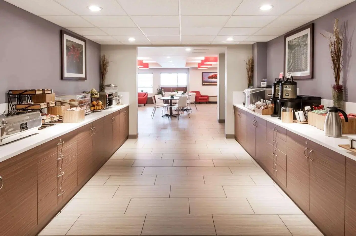 Microtel Inn & Suites by Wyndham Fort St John Bar