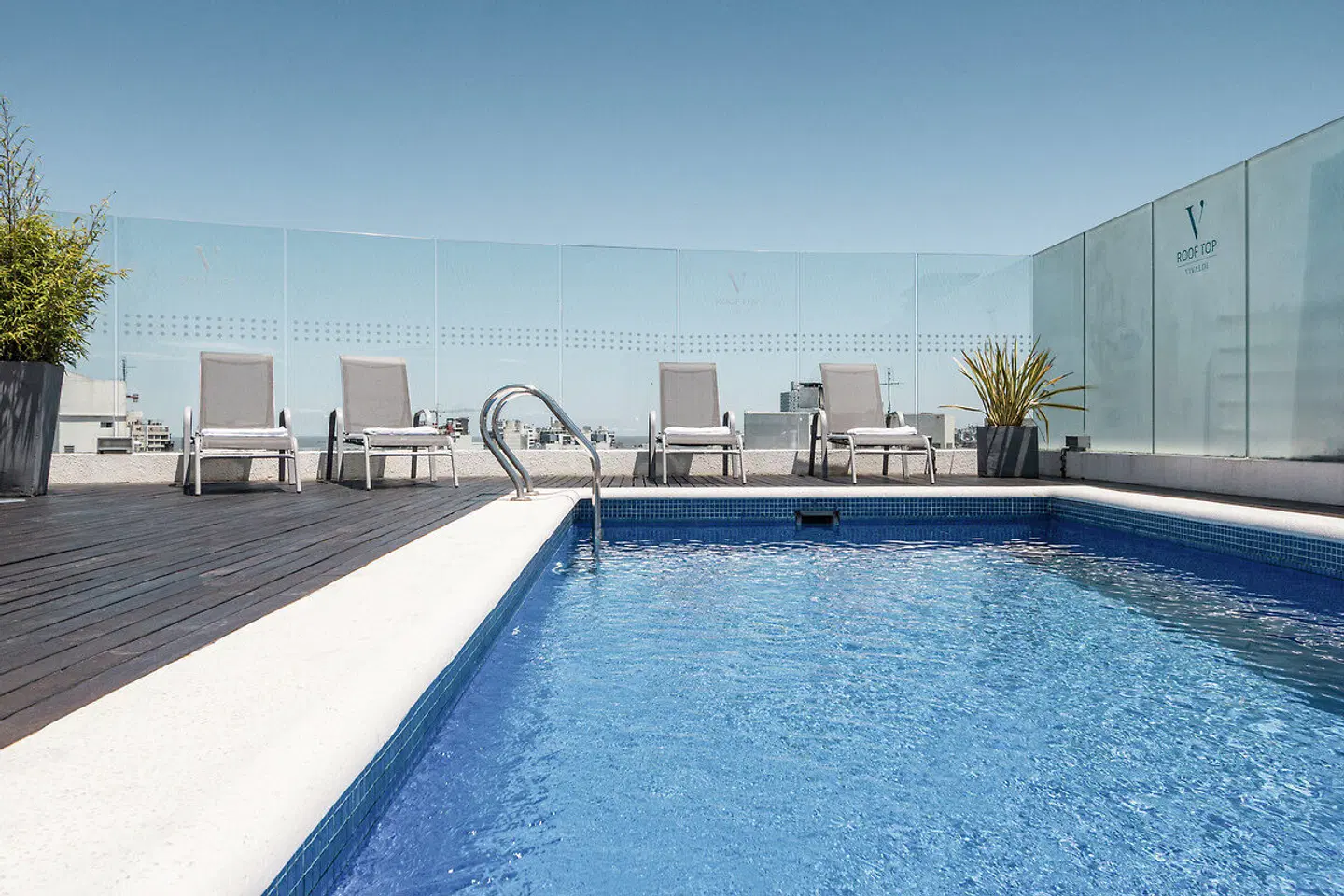 Vivaldi OUTDOOR_POOL