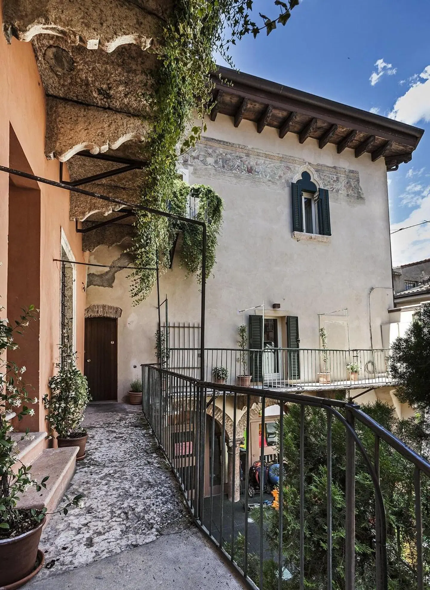 Truly Verona EXTERIOR