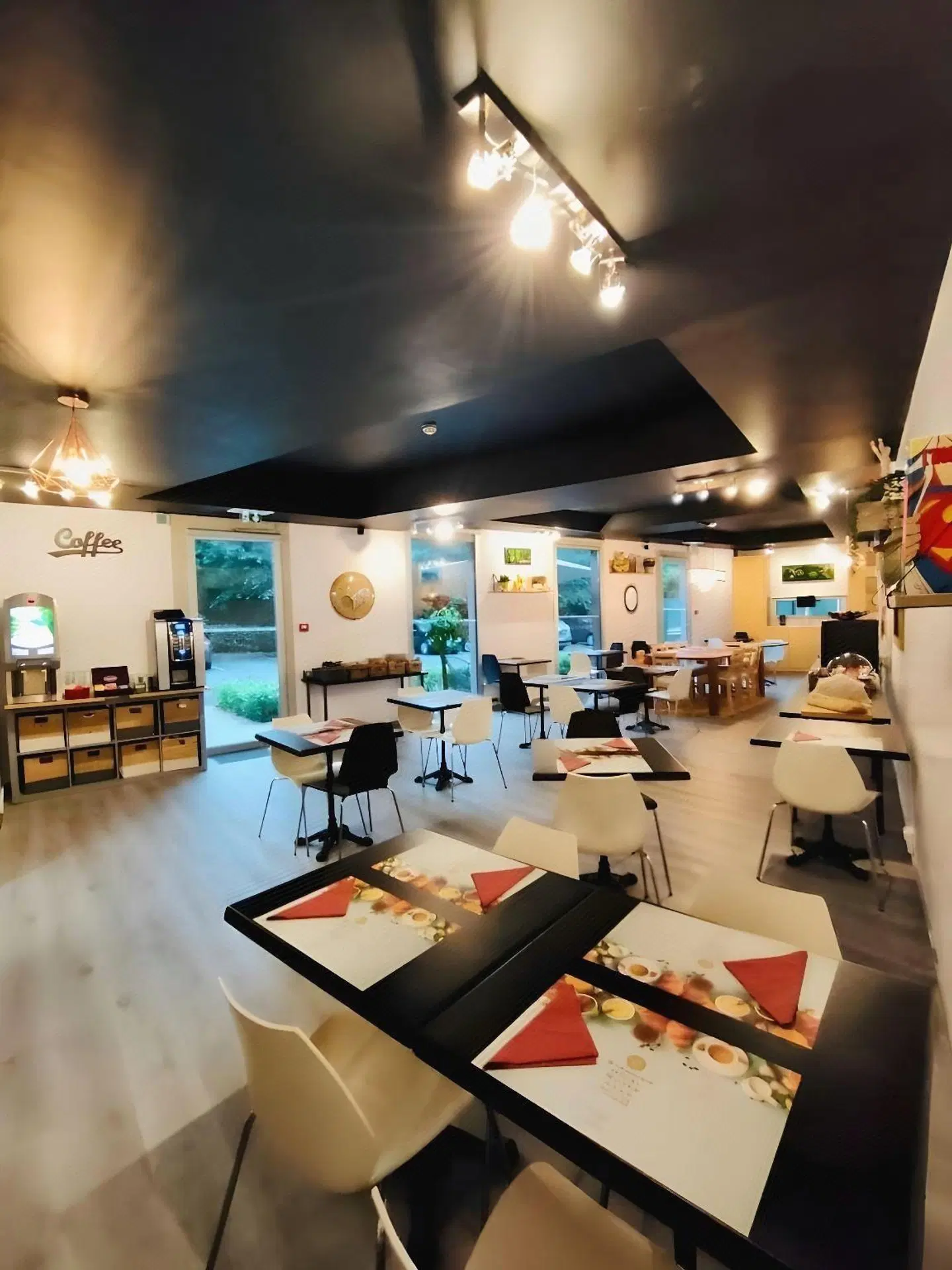 Standing Hotel Suites by Actisource Restaurant