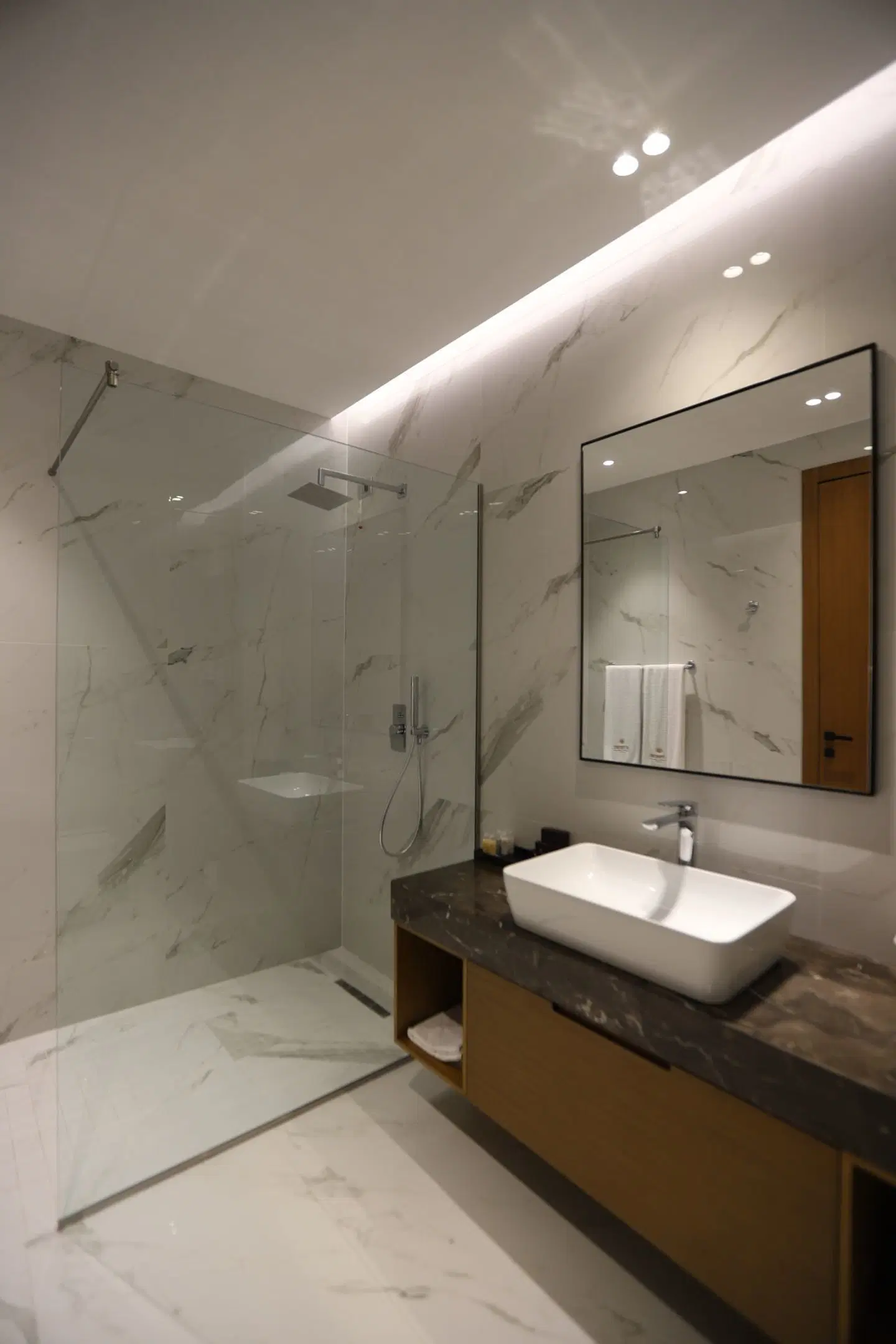 Supreme Hotel Badezimmer