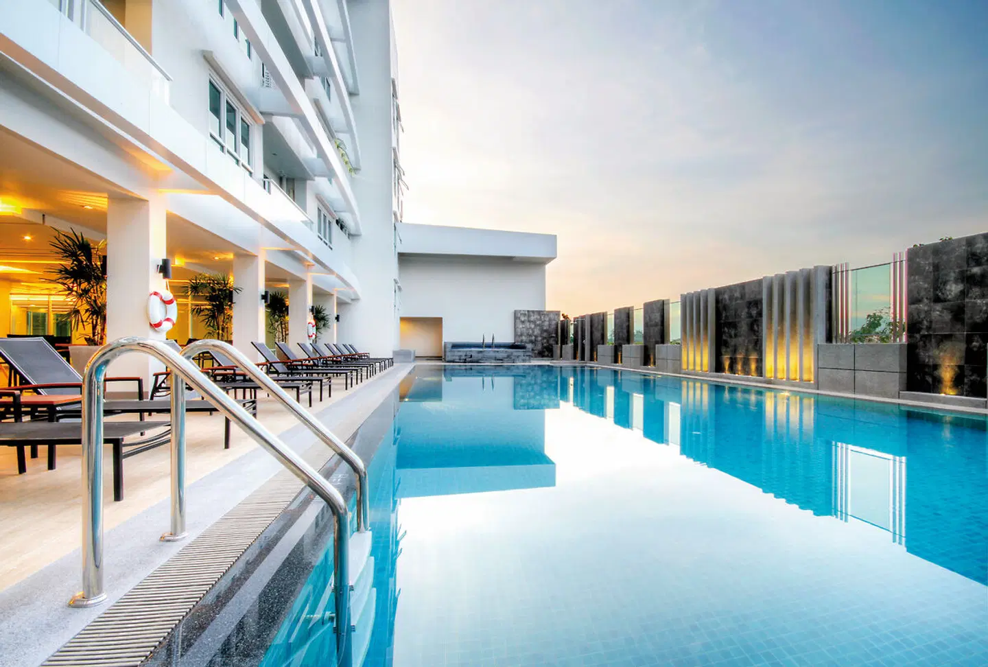 Classic Kameo Hotel & Serviced Apartments OUTDOOR_POOL