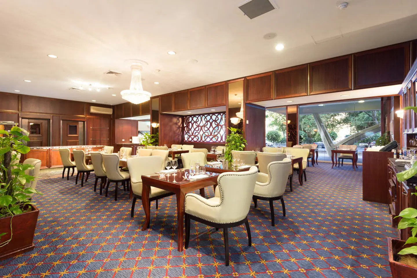 Royal On The Park Restaurant