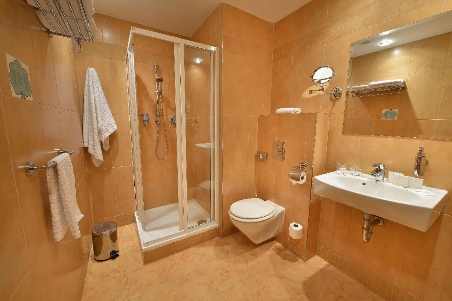 EA Hotel Sonata Badezimmer