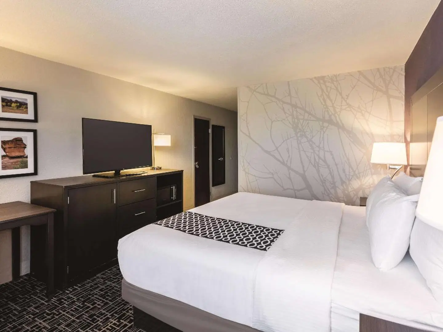 La Quinta Inn & Suites by Wyndham Colorado Springs North ROOM_EXAMPLE