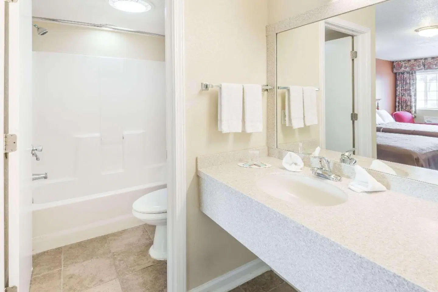 Travelodge Grove City Badezimmer