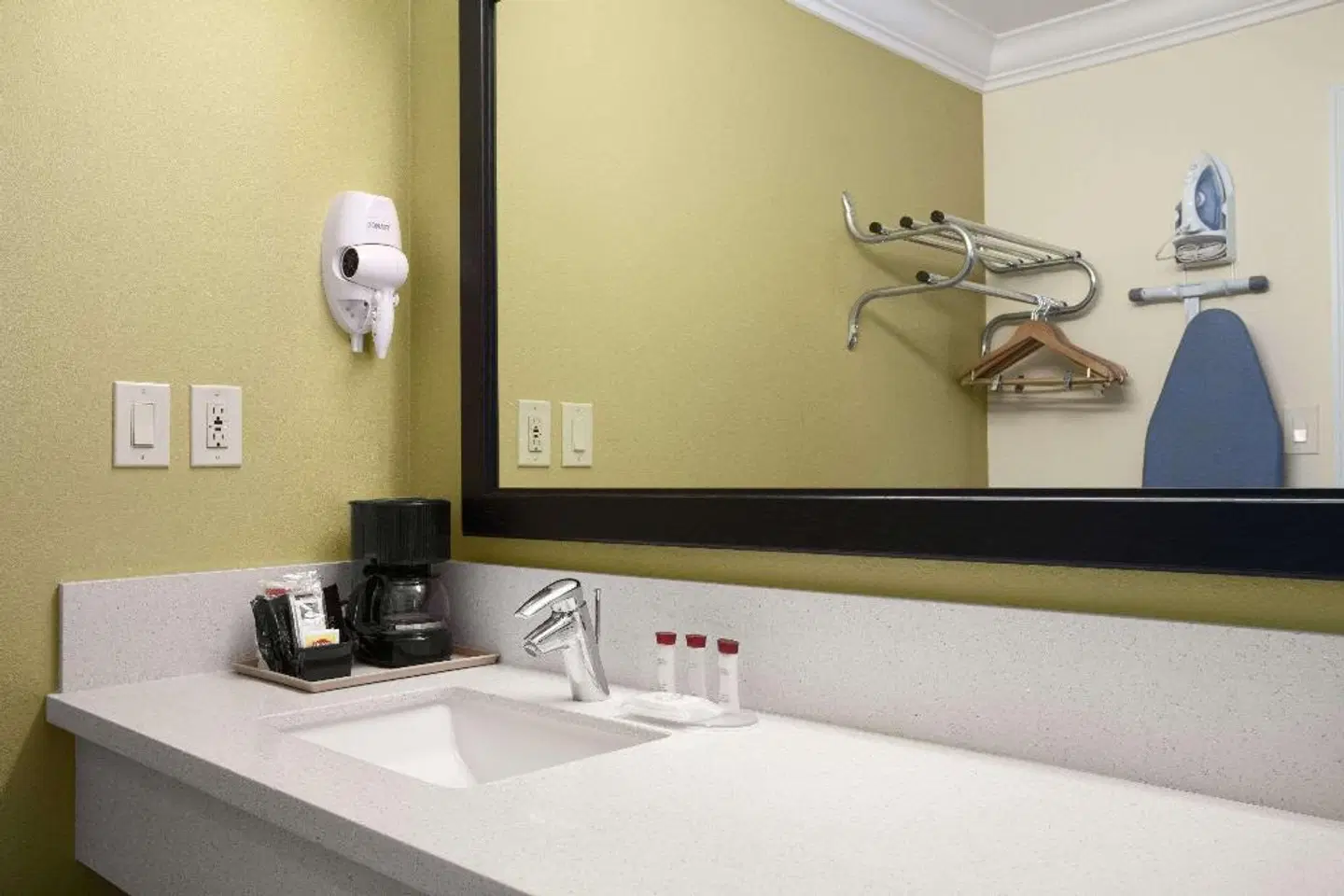 Ramada by Wyndham Anaheim Maingate North Badezimmer