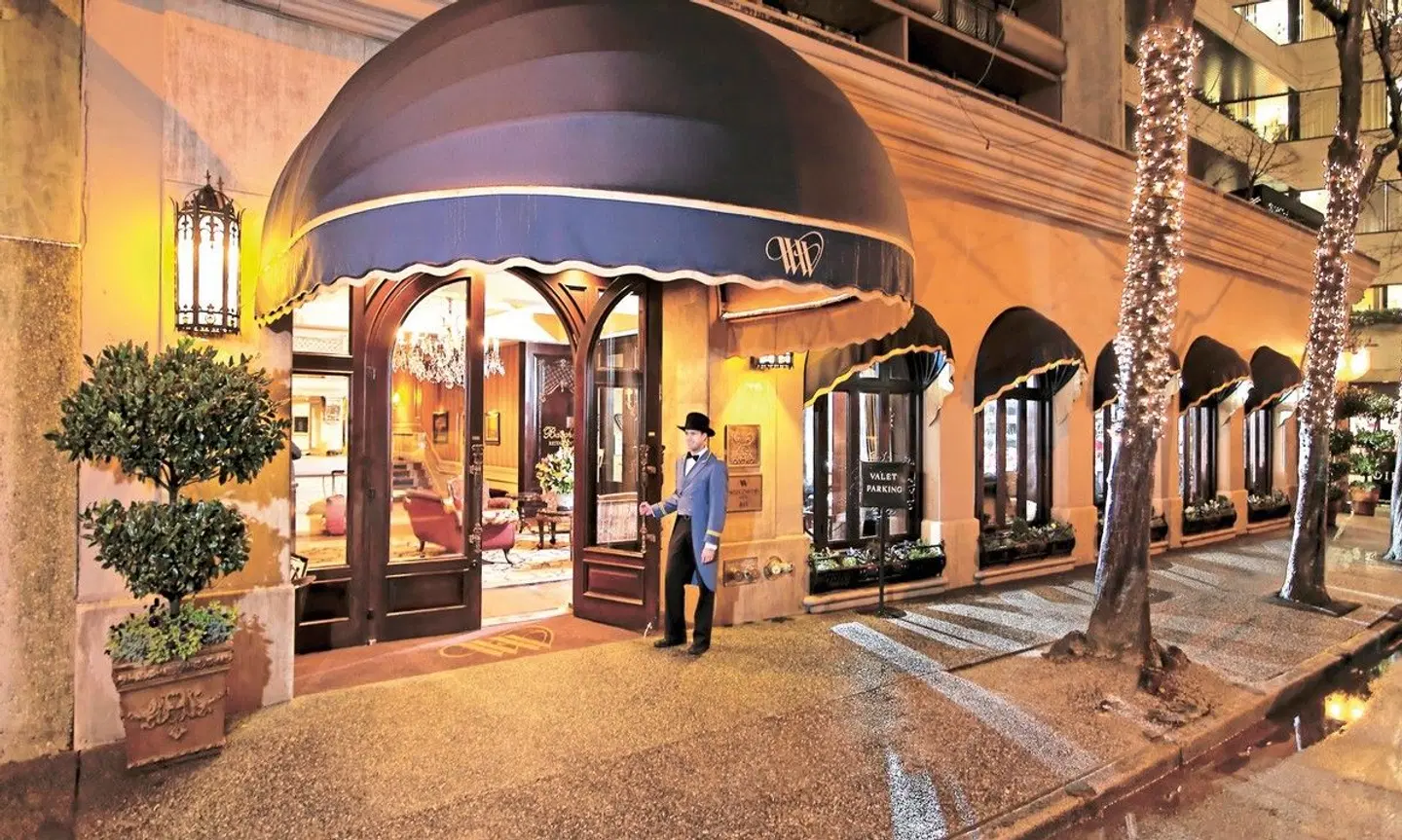 Wedgewood Hotel & Spa EXTERIOR