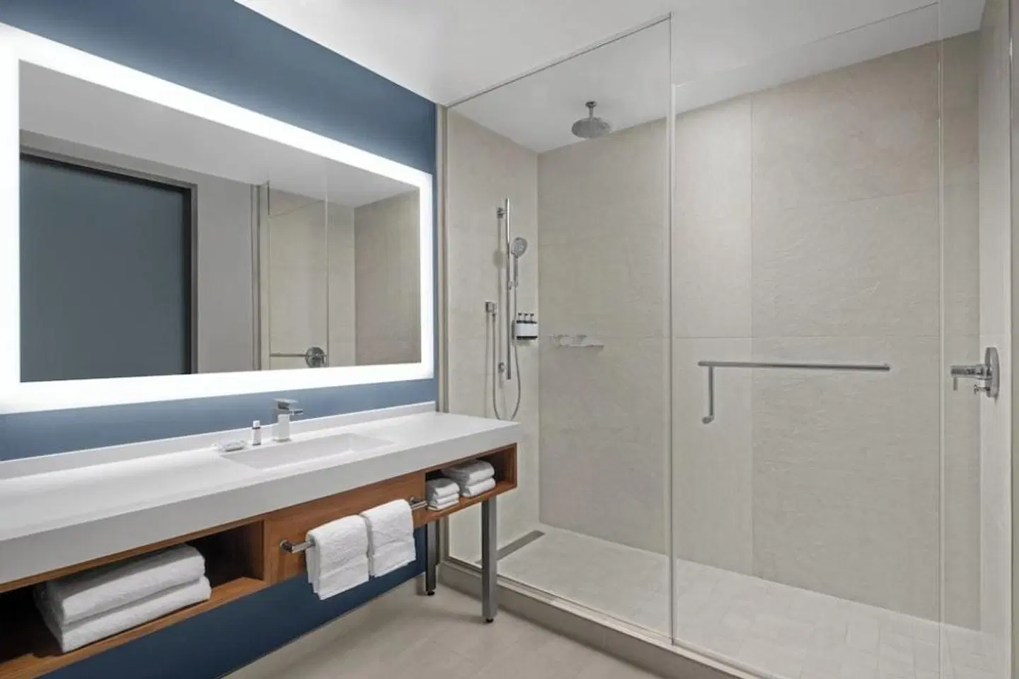 AC Hotel by Marriott Maui Wailea Badezimmer