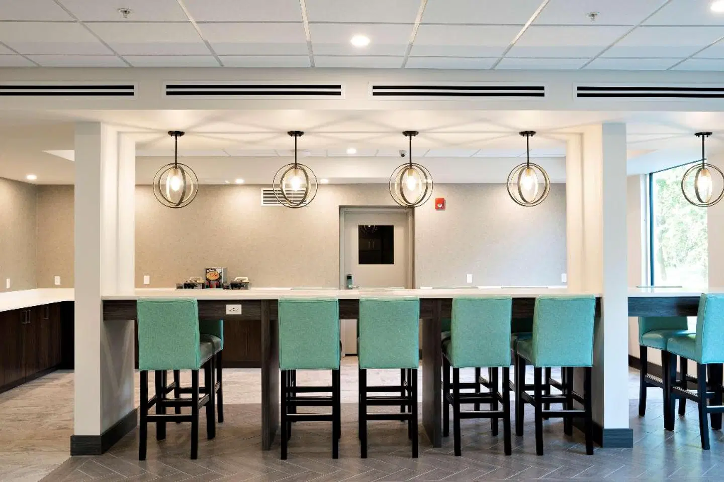 Coast Oliver Hotel Bar