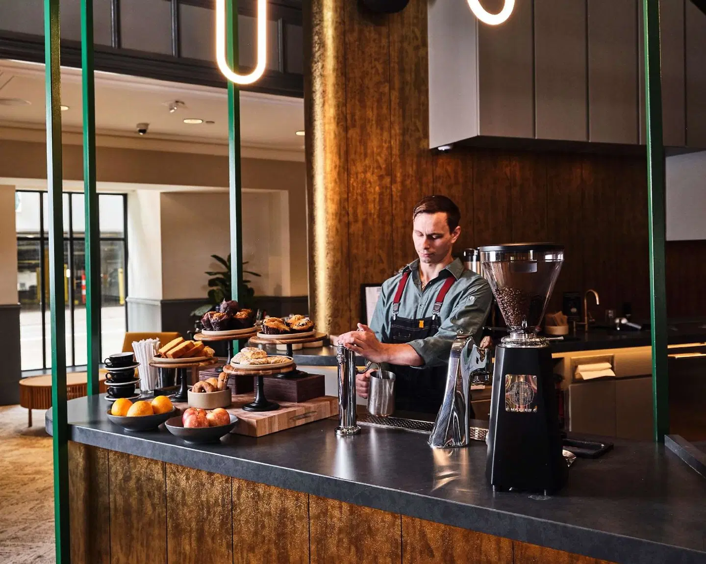 Joinery Hotel Pittsburgh, Curio Collection by Hilton Bar