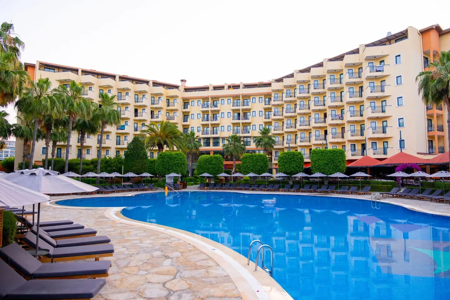 Miramare Queen EXTERIOR