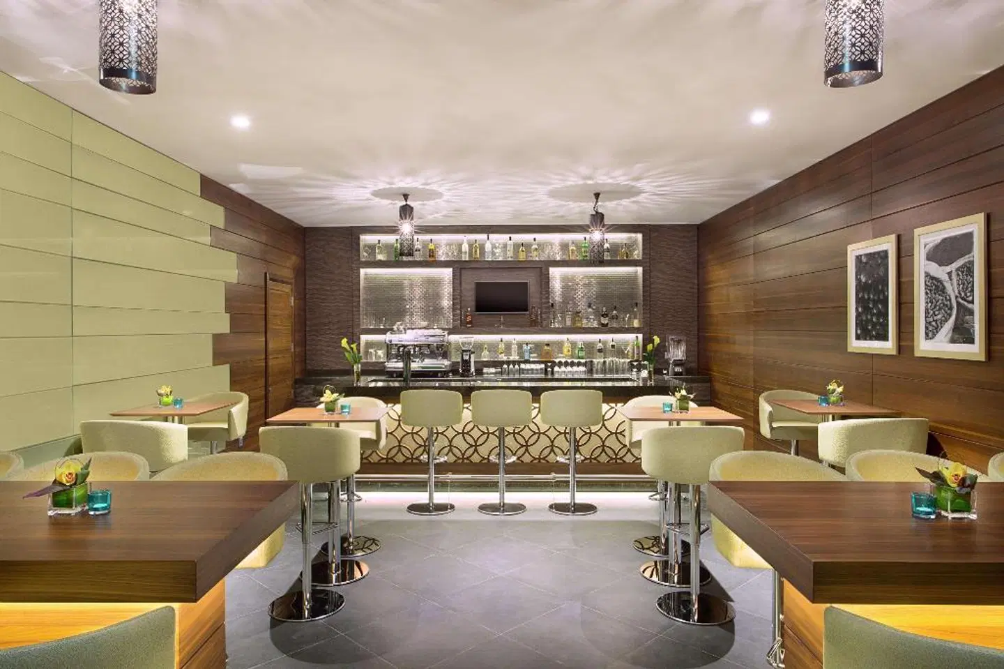 Hilton Garden Inn Dubai Al Muraqabat Bar